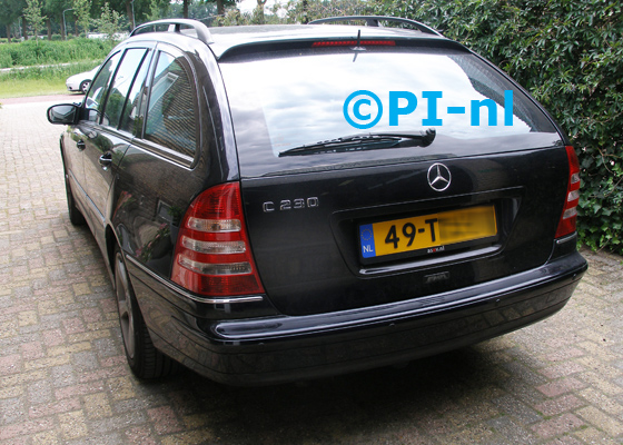 Parkeersensoren (set E 2018) ingebouwd door PI-nl in een Mercedes-Benz C230 Combi uit 2006. De pieper werd verstopt.