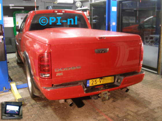 Parkeersensoren (set F 2019) ingebouwd door PI-nl in een Dodge Ram 1500 uit 2004. De monitor is van de set met kentekenplaatcamera en sensoren. Er werden standaard rode sensoren gemonteerd.