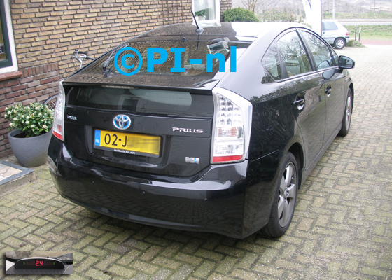 Parkeersensoren (set A 2019) ingebouwd door PI-nl in een Toyota Prius uit 2009. De display werd linksvoor bij de a-stijl gemonteerd.