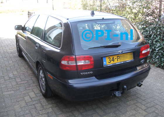 Parkeersensoren (set E 2019) ingebouwd door PI-nl in een Volvo V40 uit 2004. De pieper werd voorin gemonteerd.