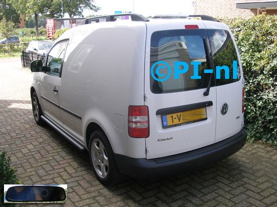 Parkeersensoren (set D 2019) ingebouwd door PI-nl in een Volkswagen Caddy met canbus uit 2011. De spiegeldisplay is van de set met bumpercamera en sensoren.