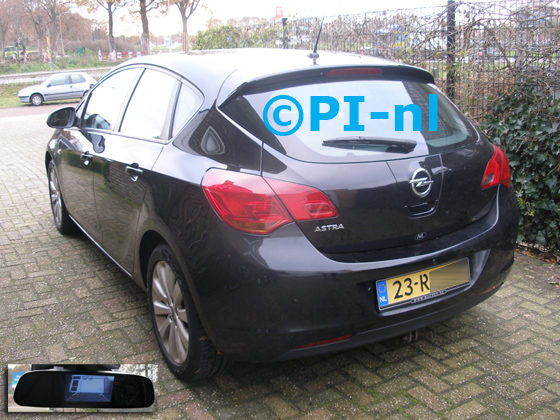 Parkeersensoren (set D 2019) ingebouwd door PI-nl in een Opel Astra met canbus uit 2010. De spiegeldisplay is van de set met bumpercamera en sensoren.
