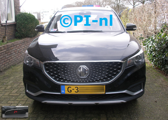 Parkeersensoren (set A 2020) ingebouwd door PI-nl in de voorbumper van een MG ZS ev (nieuw) uit 2019. De display werd midden op het dashboard gemonteerd.
