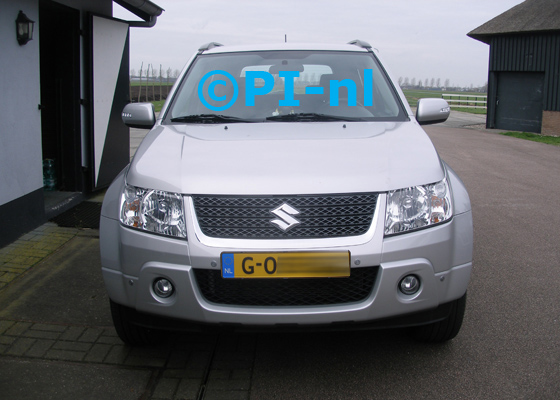 Parkeersensoren (set E 2020) ingebouwd door PI-nl in de voorbumper van een Suzuki Grand Vitara uit 2011. De pieper werd verstopt.