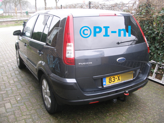 Parkeersensoren (set E 2020) ingebouwd door PI-nl in een Ford Fusion uit 2007. De pieper werd verstopt.