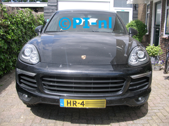 Parkeersensoren (set E 2020) ingebouwd door PI-nl in de voorbumper van een Porsche Cayenne S uit 2003. De buzzer werd verstopt.