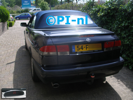 Parkeersensoren (set A 2020) ingebouwd door PI-nl in een Saab 9-3 Turbo Cabriolet uit 2000. De display werd op het dashboard gemonteerd.