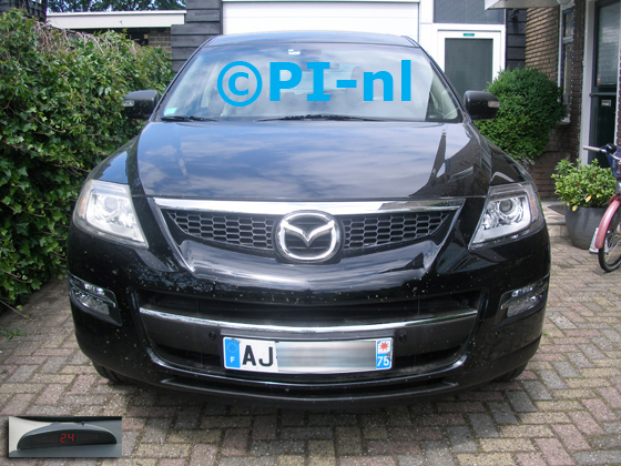 Parkeersensoren (set A 2020) ingebouwd door PI-nl in de voorbumper van een Mazda CX9 uit 2010. De display werd linksvoor bij de a-stijl gemonteerd.