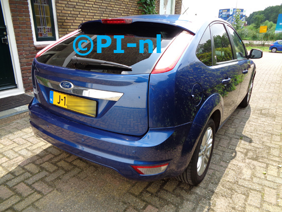 Parkeersensoren (set E 2020) ingebouwd door PI-nl in een Ford Focus Ghia uit 2009. De pieper werd verstopt.