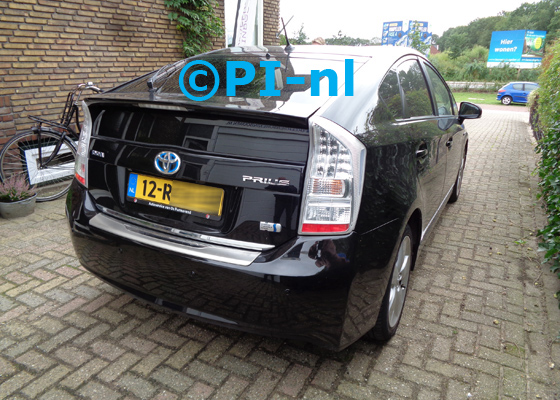Parkeersensoren (set E 2020) ingebouwd door PI-nl in een Toyota Prius uit 2011. De pieper werd voorin gemonteerd.