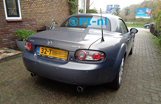Parkeersensoren (set E 2020) ingebouwd door PI-nl in een Mazda MX-5 uit 2009. De pieper werd voorin gemonteerd.
