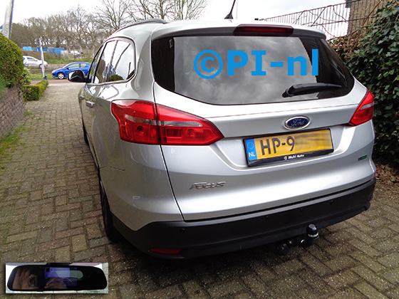 Parkeersensoren (set D 2021) ingebouwd door PI-nl in een Ford Focus Wagon uit 2015. De spiegeldisplay is van de set met bumpercamera en (antraciet gespoten) sensoren.