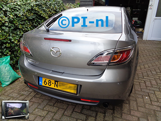 Parkeersensoren (set F 2021) ingebouwd door PI-nl in een Mazda 6 hatchback uit 2010. Het beeld is van de set met kentekenplaatcamera en sensoren en werd op het eigen scherm aangesloten.