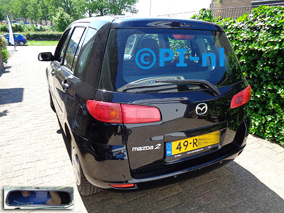 Parkeersensoren (set D 2021) ingebouwd door PI-nl in een Mazda 2 Automaat uit 2005. De spiegeldisplay is van de set met bumpercamera en sensoren.