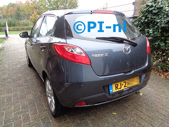 Parkeersensoren ingebouwd door PI-nl in een Mazda 2 uit 2010. De pieper (set E 2016) werd verstopt.