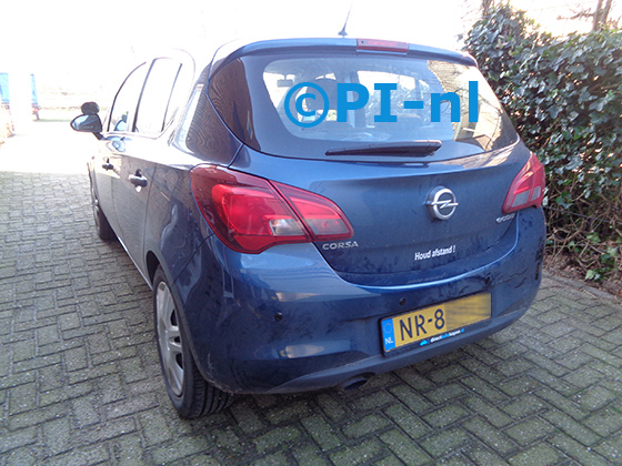 Parkeersensoren (set E 2022) ingebouwd door PI-nl in een Opel Corsa met canbus uit 2017. De pieper werd achterin gemonteerd.