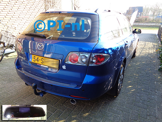 Parkeersensoren (set D 2022) ingebouwd door PI-nl in een Mazda 6 Touring uit 2006. De spiegeldisplay is van de set met bumpercamera en sensoren.