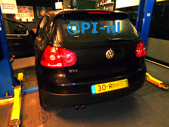 Parkeersensoren (set E 2022) ingebouwd door PI-nl in een Volkswagen Golf GTI met canbus uit 2005. De pieper werd verstopt.