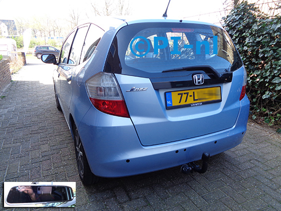 Parkeersensoren (set D 2022) ingebouwd door PI-nl in een Honda Jazz uit 2010. De spiegeldisplay is van de set met bumpercamera en sensoren.