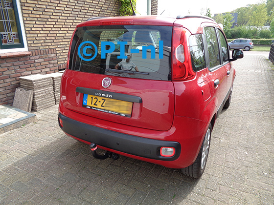 Parkeersensoren (set E 2022) ingebouwd door PI-nl in een Fiat Panda uit 2012. De pieper werd achterin gemonteerd.