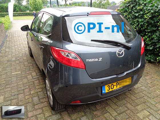 Parkeersensoren (set A 2022) ingebouwd door PI-nl in een Mazda 2 uit 2011. De display werd linksvoor bij de a-stijl gemonteerd. Een defecte parkeerset van een ander merk werd vervangen door een set van PI-nl.