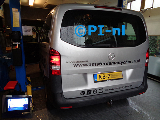 Parkeer-camera (camera-set 2022) ingebouwd door PI-nl in een Mercedes-Benz Vito met canbus uit 2016. De monitor is van de set met bumpercamera.
