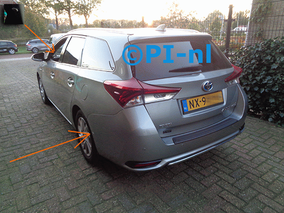 Dode Hoek Detectie Systeem (set DHDS 2022) ingebouwd door PI-nl in een Toyota Auris Touring Sports Hybrid uit 2016. De led-indicators werden in de a-stijlen gemonteerd.