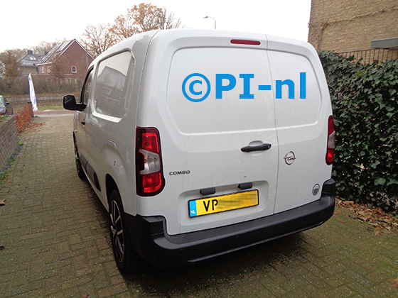 Parkeersensoren (set E 2022) ingebouwd door PI-nl in een Opel Combo Cargo New met canbus uit 2019. De pieper werd voorin gemonteerd.