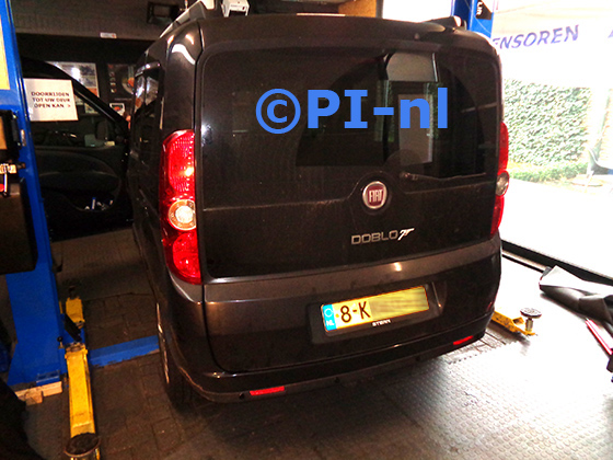 Parkeersensoren (set E 2023) ingebouwd door PI-nl in een Fiat Doblo uit 2013. De pieper werd voorin gemonteerd.