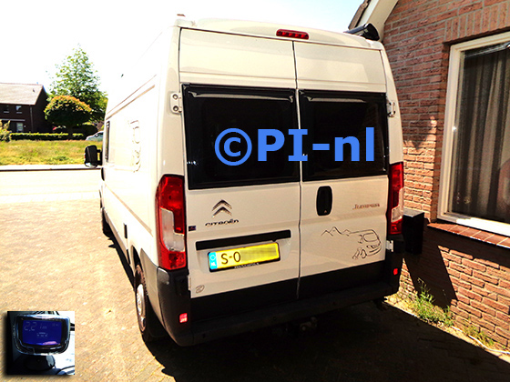 Parkeersensoren (set B 2023) ingebouwd door PI-nl in een Citroen Jumper camperbus met canbus uit 2014. De display werd linksvoor op het dashboard gemonteerd.