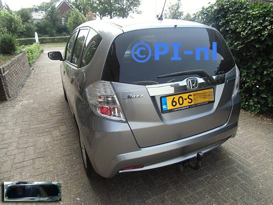 Parkeercamera-set (set 2023) ingebouwd door PI-nl in een Honda Jazz Hybrid uit 2011. De spiegeldisplay is van de set met bumpercamera.