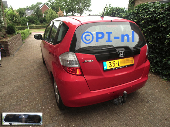 Parkeersensoren (set D 2023) ingebouwd door PI-nl in een Honda Jazz uit 2010. De spiegeldisplay is van de set met bumpercamera en standaard rode sensoren.