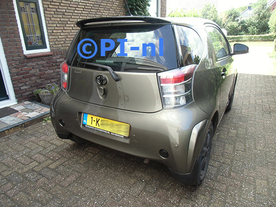 Parkeersensoren (set E 2023) ingebouwd door PI-nl in een Toyota IQ uit 2013. De pieper werd achterin gemonteerd.