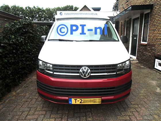 Parkeersensoren (set E 2023) ingebouwd door PI-nl in de voorbumper van een Volkswagen Transporter T5 camperbusje uit 2018. De pieper werd voorin gemonteerd.