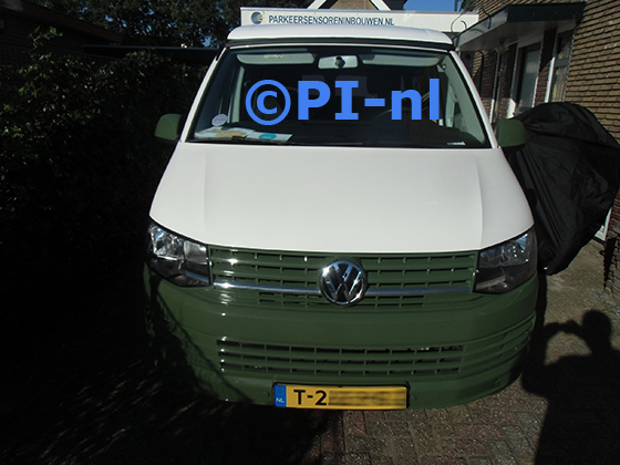Parkeersensoren (set E 2023) ingebouwd door PI-nl in de voorbumper van een Volkswagen Transporter camperbusje uit 2016. De pieper werd voorin gemonteerd.