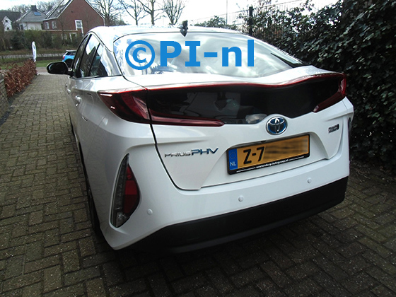 Parkeersensoren (set E 2024) ingebouwd door PI-nl in een Toyota Prius PHV met canbus uit 2019. De pieper werd op verzoek achterin gemonteerd. Er werden standaard witte sensoren gemonteerd.
