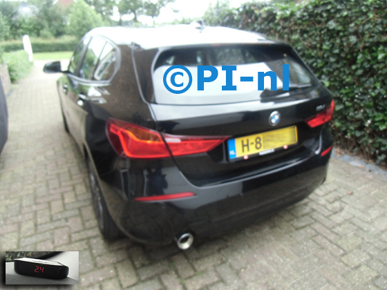 Parkeersensoren (set A 2024) ingebouwd door PI-nl in een BMW 118i (hb) met canbus uit 2020. De display werd rechtsvoor bij de a-stijl gemonteerd.