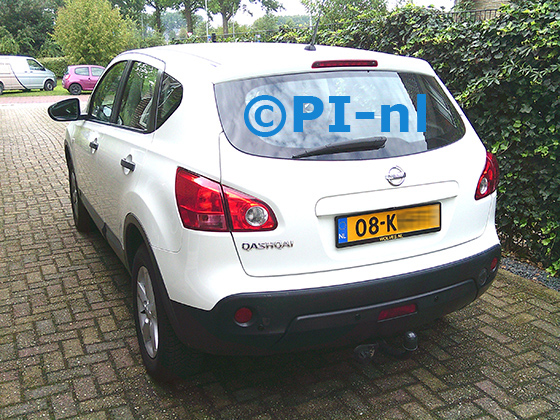 Parkeersensoren (set E 2024) ingebouwd door PI-nl in een Nissan Qashqai uit 2009. De pieper werd achterin gemonteerd.