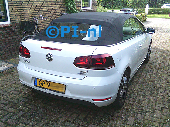 Parkeersensoren (set E 2024) ingebouwd door PI-nl in een Volkswagen Golf Cabriolet TSI met canbus uit 2015. De pieper werd voorin gemonteerd. Er werden standaard witte sensoren gemonteerd. De camera is niet van PI-nl.