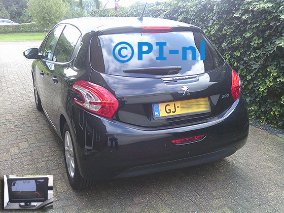 Parkeersensoren (set D 2024) ingebouwd door PI-nl in een Peugeot 208 met canbus uit 2015. De monitor is van de set met bumpercamera en sensoren.