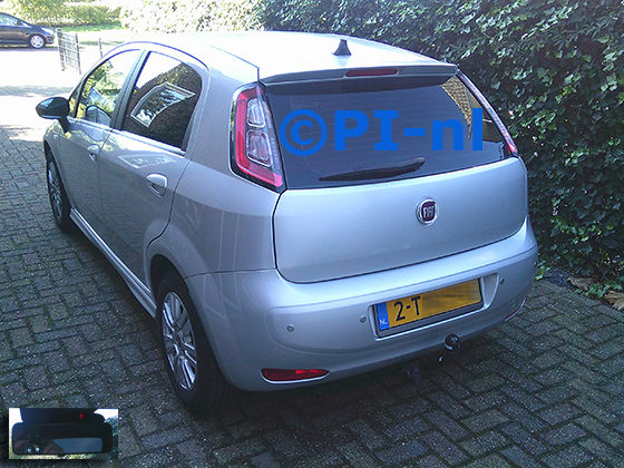 Parkeersensoren (set A 2024) ingebouwd door PI-nl in een Fiat Punto Evo uit 2014. De display werd op de binnenspiegel gemonteerd. Er werden standaard zilveren sensoren gemonteerd.