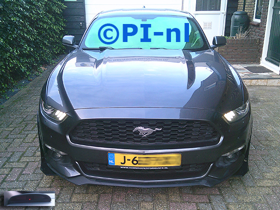 Parkeersensoren (set A 2024) ingebouwd door PI-nl in de voorbumper van een Ford Mustang V6 sedan uit 2015. De display werd linksvoor bij de a-stijl gemonteerd. Er werden twee buitenste sensoren in kleur gemonteerd en er werden twee antraciete sensoren in de grill gemonteerd.