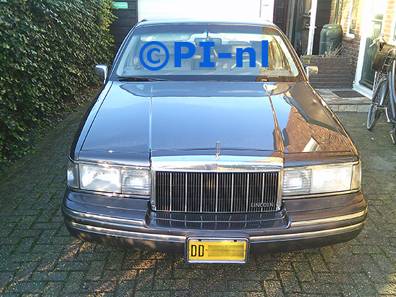 Parkeersensoren (set E 2024) ingebouwd door PI-nl in een Lincoln Town Car uit 1991. De pieper werd voorin gemonteerd.