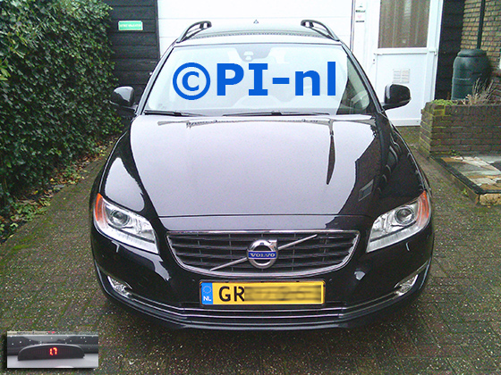 Parkeersensoren (set A 2024) ingebouwd door PI-nl in de voorbumper van een Volvo V70 T6 uit 2014. De display werd midden op het dashboard gemonteerd.