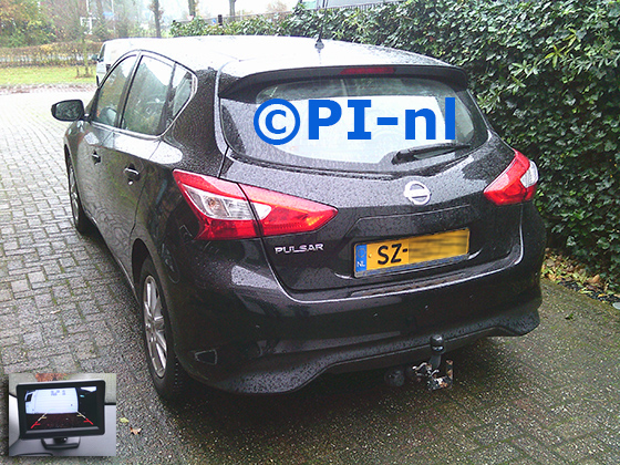 Parkeersensoren (set D 2024) ingebouwd door PI-nl in een Nissan Pulsar uit 2018. De monitor is van de set met bumpercamera en sensoren.