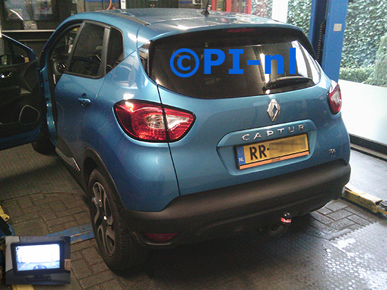 Parkeercamera-set (set 2024) ingebouwd door PI-nl in een Renault Captur met canbus uit 2014. De monitor is van de set met bumpercamera.