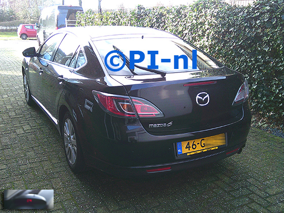 Parkeersensoren (set A 2024) ingebouwd door PI-nl in een Mazda 6 hatchback uit 2008. De display werd linksvoor bij de a-stijl gemonteerd.