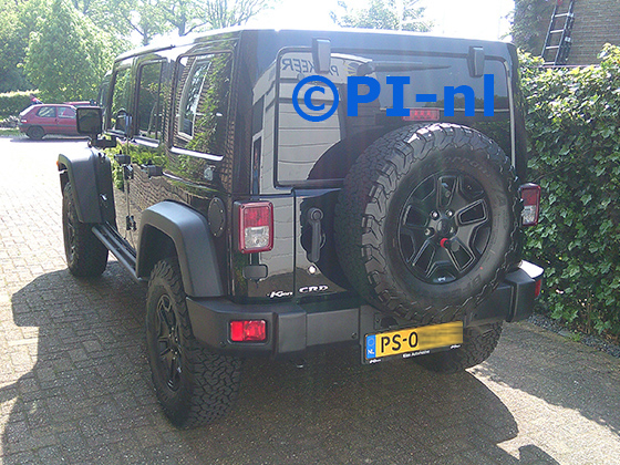 Parkeersensoren (set E 2025) ingebouwd door PI-nl in een (Chrysler) Jeep Wrangler MOAB met canbus uit 2013. De pieper werd achterin gemonteerd.