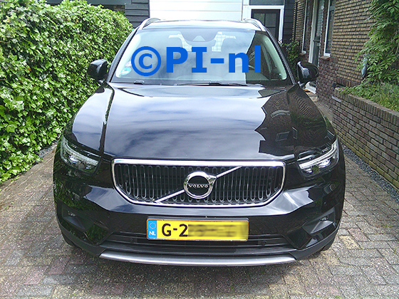 Parkeersensoren (set A 2025) ingebouwd door PI-nl in de voorbumper van een Volvo XC40 uit 2019. De display werd in de middenconsole gemonteerd.