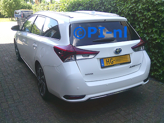 Parkeersensoren (set E 2025) ingebouwd door PI-nl in een Toyota Auris Touring Sports Hybrid met canbus uit 2015. De pieper werd voorin gemonteerd.